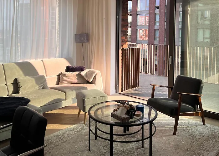 Embassy Gardens 2 Bed