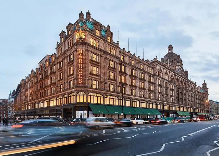 Modern & Refined Hidden Gem s By Hyde Park
