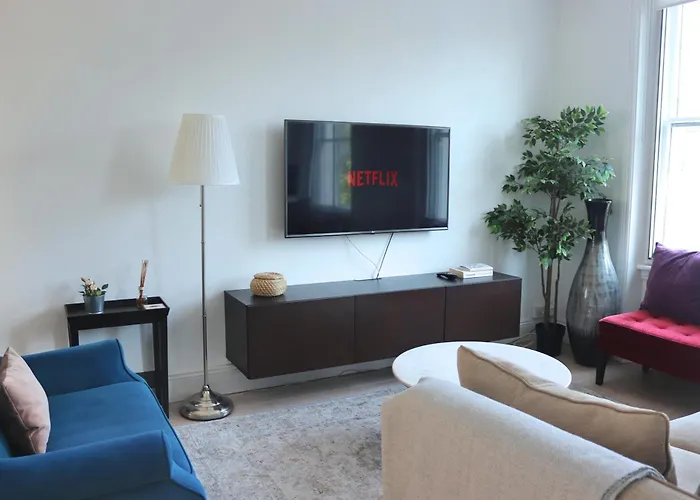 Stylish 2Br Chelsea Penthouse With Private Rooftop