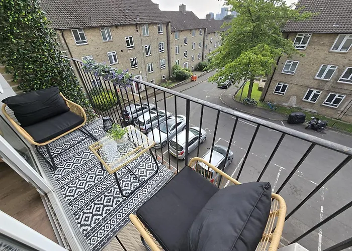 Beautiful 3-Bed Apartment At Swiss Cottage Londra