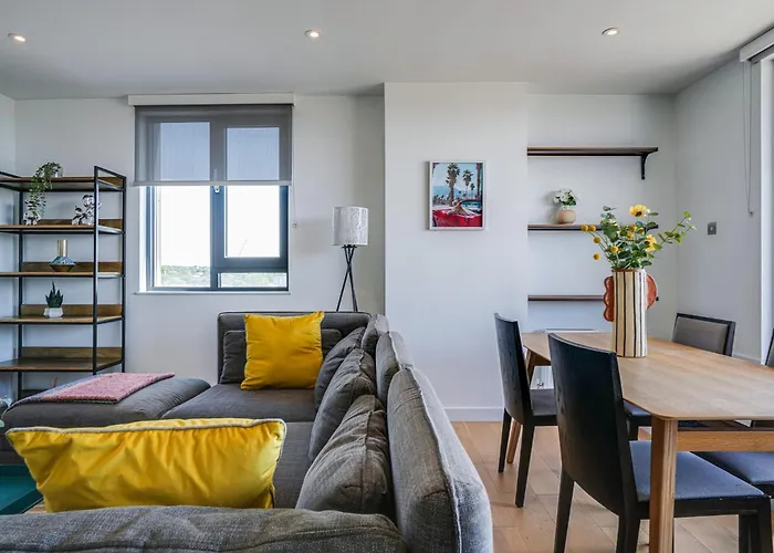 Athera - Walthamstow Central Sub-Penthouse 2 Bedroom, 2 Bathroom Incredible Views!