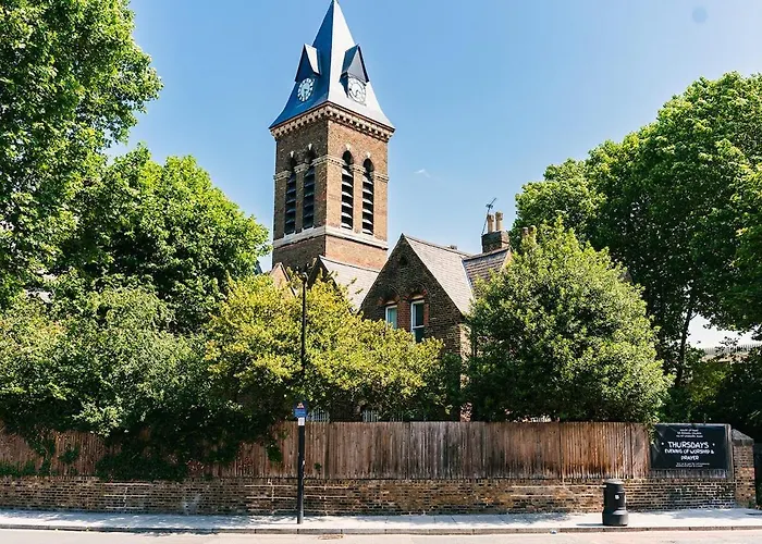 Charming Apartment In The Church Near Canary Wharf