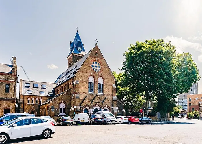 Charming Apartment In The Church Near Canary Wharf