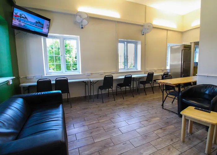 London Backpackers Youth 18 - 35 Years Old Only