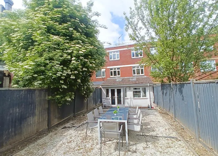 Lovely 4-Bedroom Kilburn Flat With Garden And Parking Near Hampstead Heath, Abbey Road By Staylio London