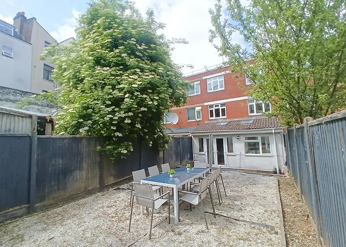 Lovely 4-Bedroom Kilburn Flat With Garden And Parking Near Hampstead Heath, Abbey Road By Staylio London