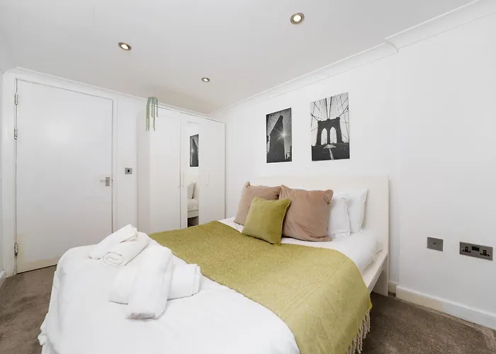 Modern 3Br - Flat Sleeps 8 - Walk To Liverpool St London