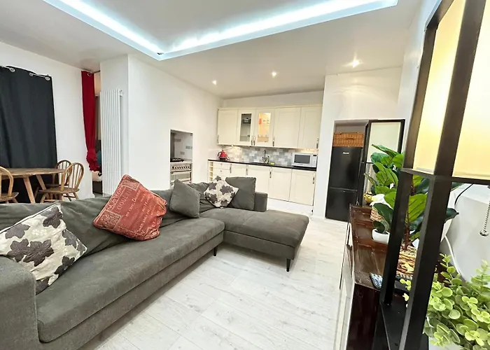 2 Bedroom Flat Wembley London
