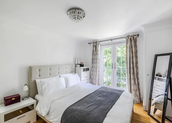 Stylish 2Br Chelsea Penthouse With Private Rooftop