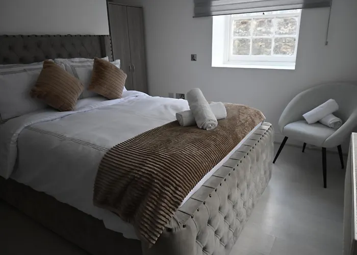 2Bed -Free Parking Pets Garden Central