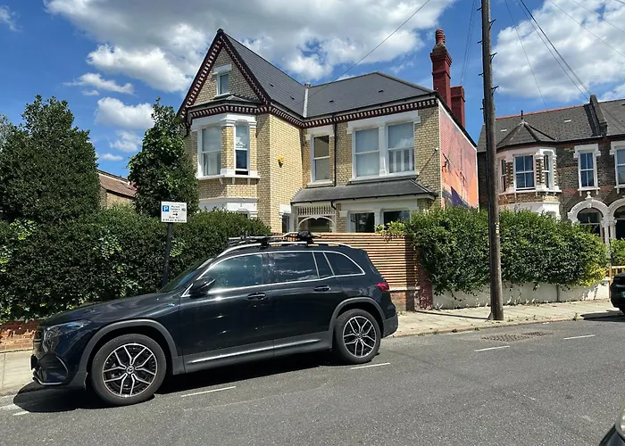 Lin Song House South London Garden Room Getaway