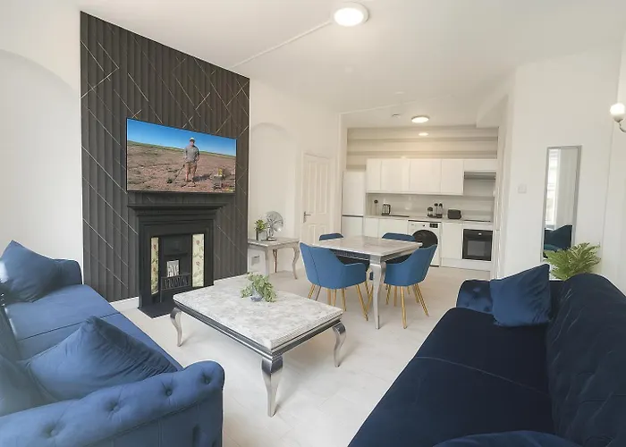 Stylish 2 Bedroom Apartment In The Heart Of Soho Walk To Cafes & Attractions! London