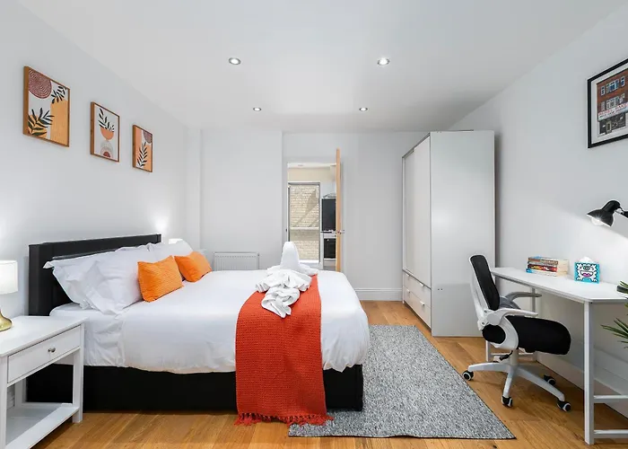 Stylish London Shoreditch Apartment With Balcony Sleeps 4 Family Friendly