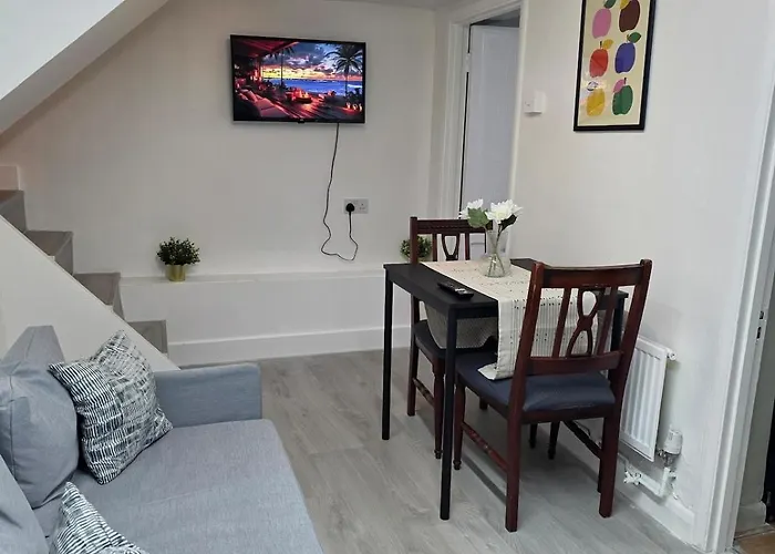 Private Basement Flat