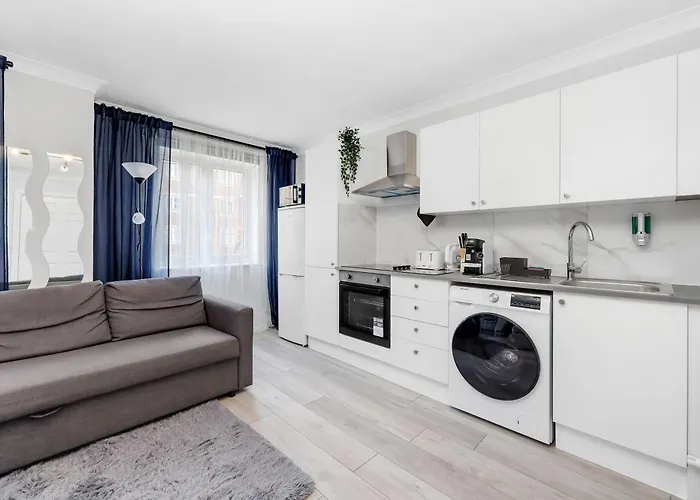 Parkside Studio Retreat, 5 Min From Station, R2