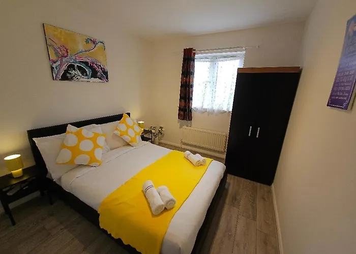 Charming Retreat For 6 People In London