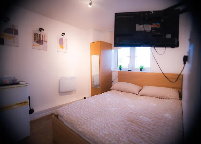 Newly Renovated Ensuite Room