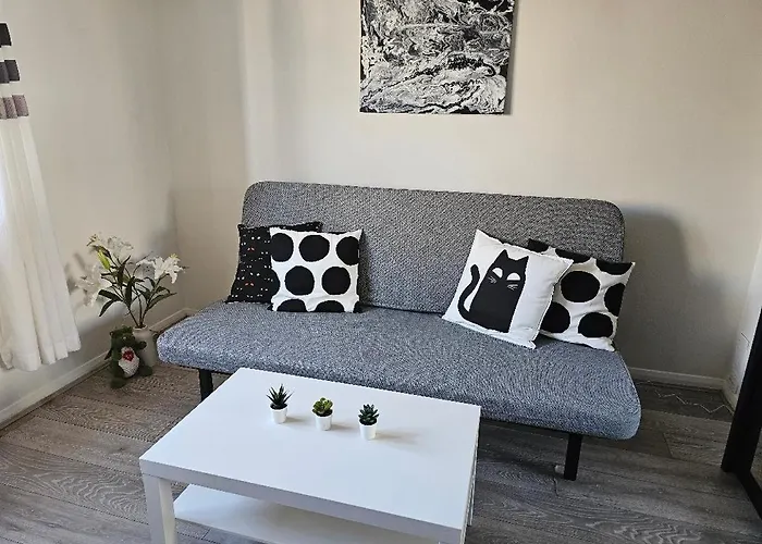 Charming Retreat For 6 People In London