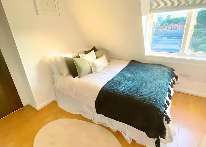 Bright Studio In Excellent Location Close To Central London