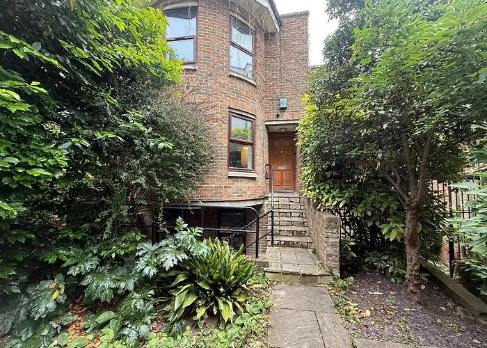 Newly Renovated 4-Bdr Crouch End Home With Balcony And Free Parking Near Alexandra Palace & Finsbury Park By Staylio London
