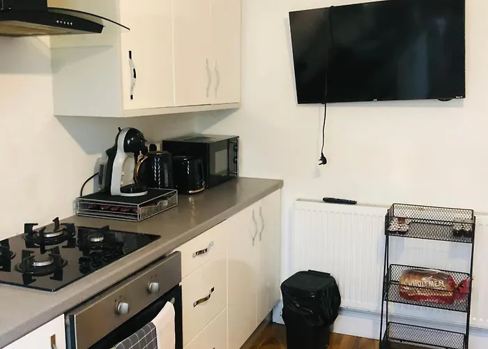 Super Location 2 Bedroom 20 Minutes From Central