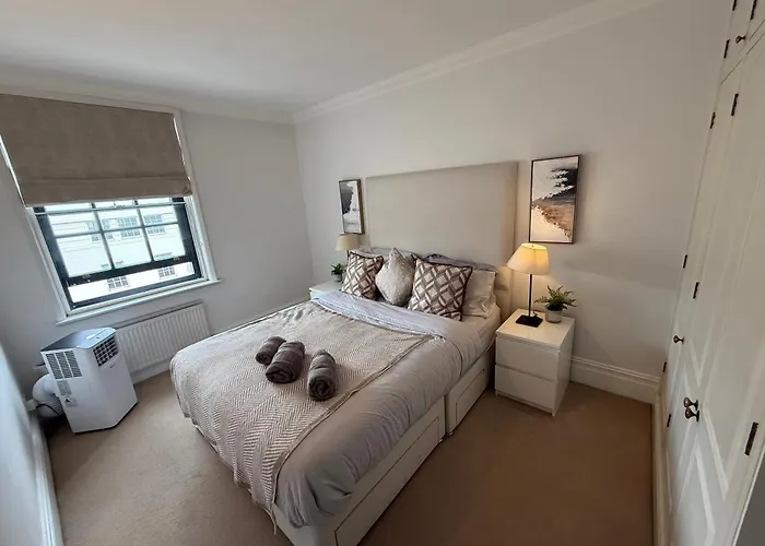 Wonderful Baker Street Flat!