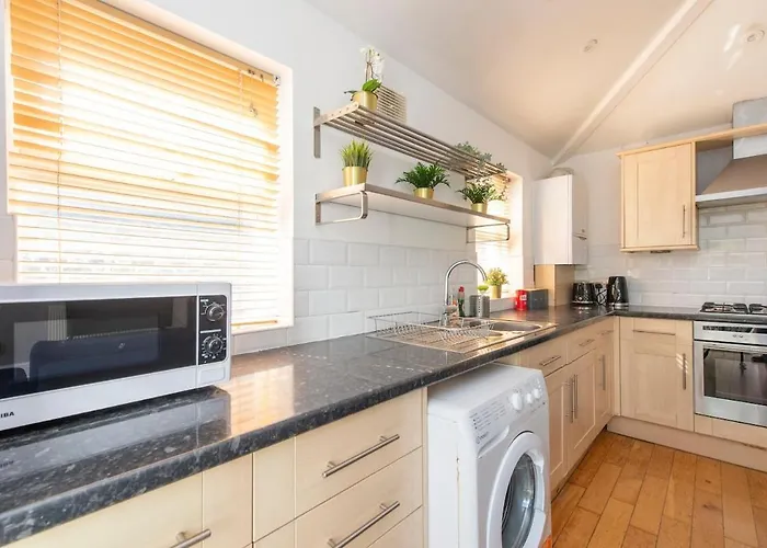 Lovely 3-Bed 20 Minutes To Central London
