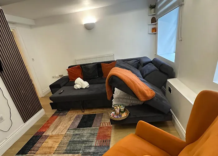2Bed -Free Parking Pets Garden Central