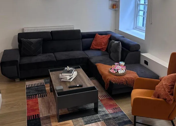 2Bed -Free Parking Pets Garden Central