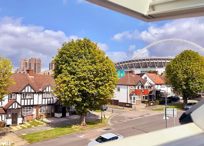 Modern 5 Bed Home By Wembley Stadium Sleeps 11 And Free Parking