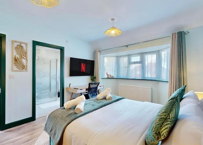 Modern 5 Bed Home By Wembley Stadium Sleeps 11 And Free Parking