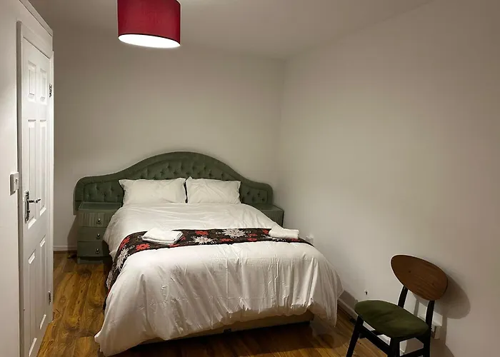 Comfortable Ensuite Room, Near Brick Lane, Close To Metro