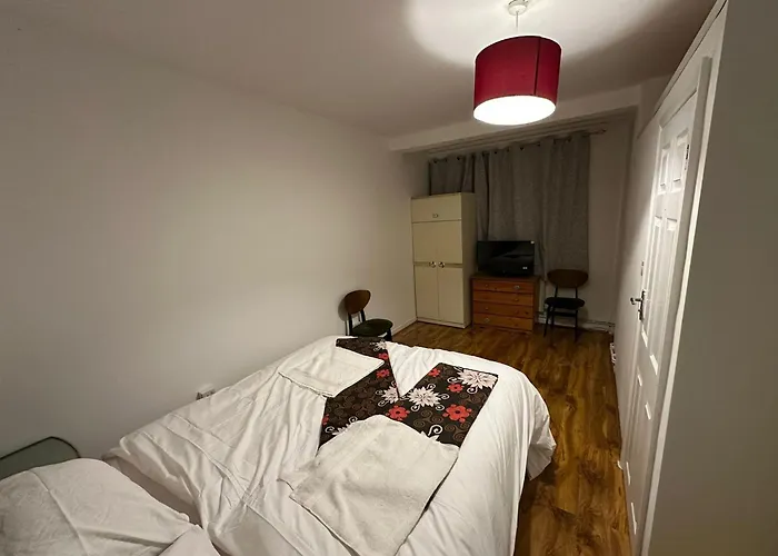 Comfortable Ensuite Room, Near Brick Lane, Close To Metro