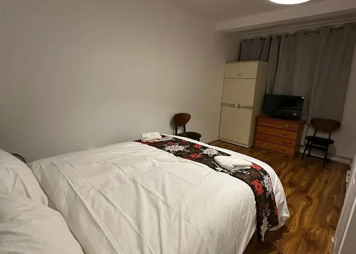 Comfortable Ensuite Room, Near Brick Lane, Close To Metro