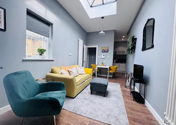 Stylish & Cosy 2 Bedrooms Mews