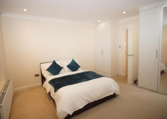 Evergreen Aparments, Flat 6