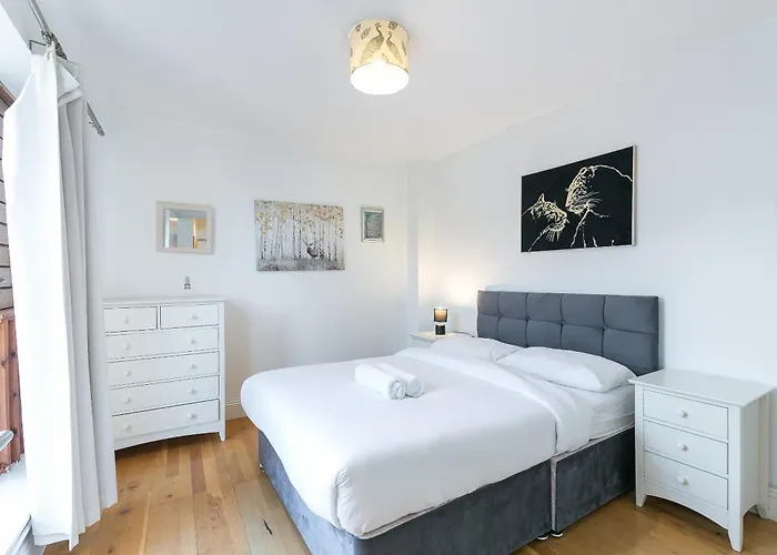 Kensington Stays - 56 Longridge