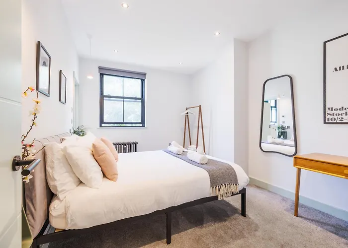 Cute 1-Bedroom Ground In Stoke Newington