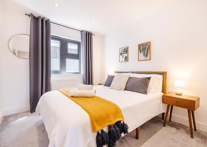 2 Bed Flat West Kensington/Fulham Apartment London