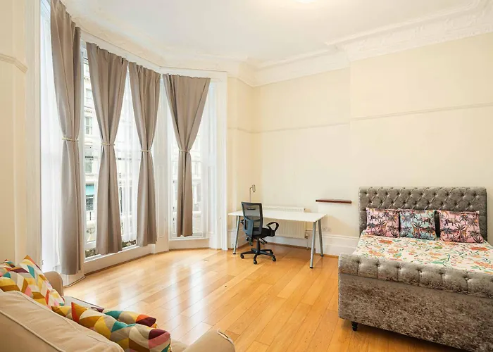 Apartamento Four Beds By The Station Londres