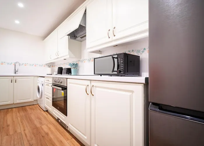 Luxury 2 Bedroom 2 Bathroom Apartment, Sleeps 6, Park View, Walk To Borough Market, Elephant & Castle, Tower Bridge