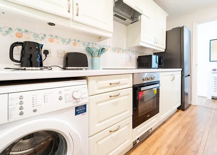 Luxury 2 Bedroom 2 Bathroom Apartment, Sleeps 6, Park View, Walk To Borough Market, Elephant & Castle, Tower Bridge
