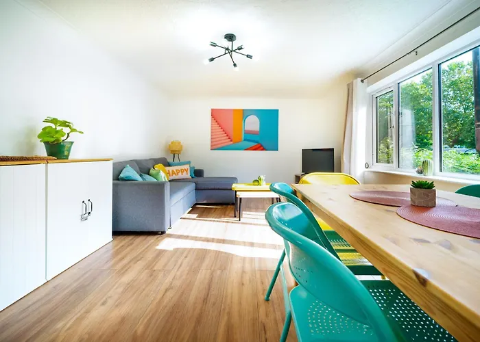 Luxury 2 Bedroom 2 Bathroom Apartment, Sleeps 6, Park View, Walk To Borough Market, Elephant & Castle, Tower Bridge