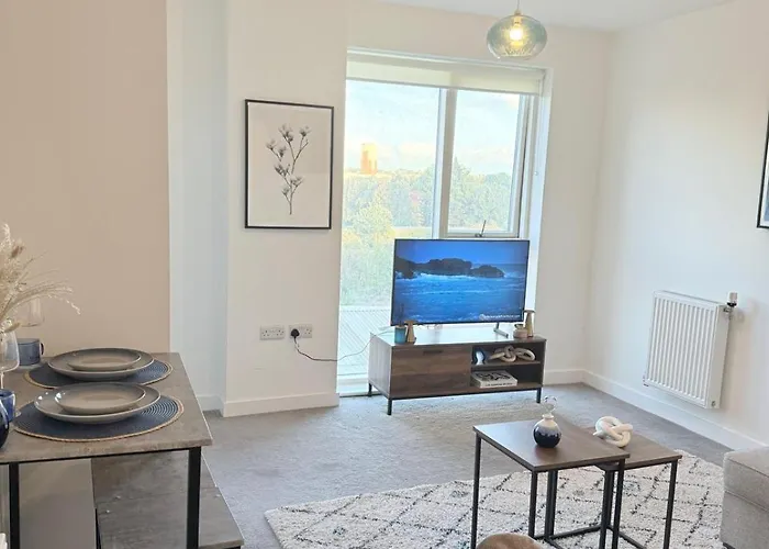 Modern 1-Bed Flat, Sleeps 4