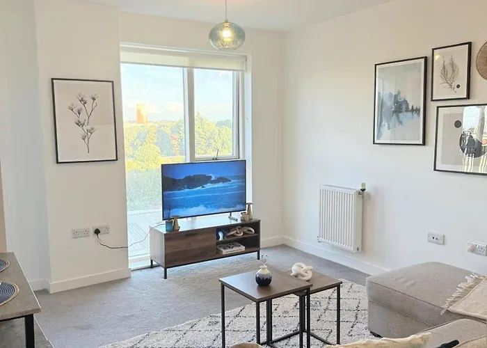 Modern 1-Bed Flat, Sleeps 4