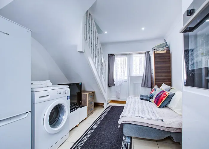 Cosy One Bedroom Flat In