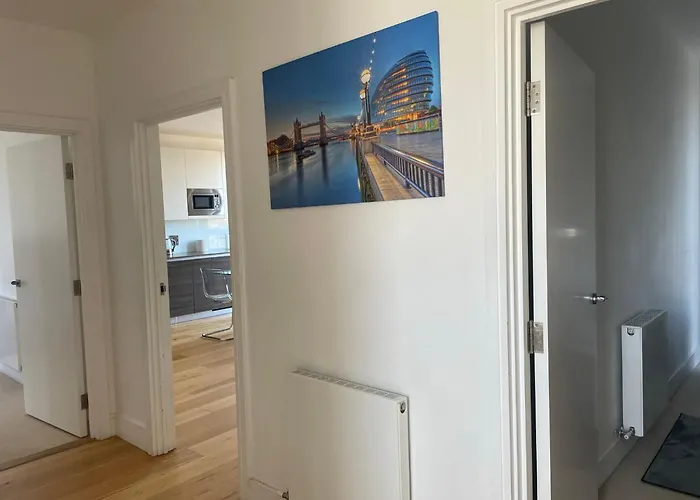 Luxury Top Floor Penthouse Apartment Near Heathrow