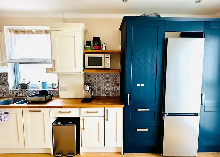 Large Double Room With Private Bathroom West Zone 3 Free Parking London