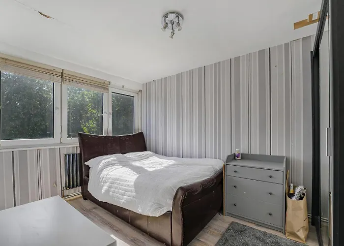 Peckham With 2 Balcony