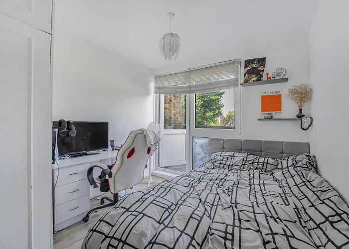 Peckham With 2 Balcony
